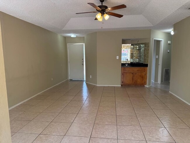 Building Photo - 2029 Mynah Ave