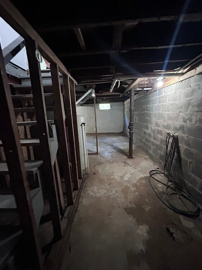 Building Photo - 7534 Blanding Dr