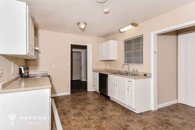 Building Photo - 3113 Evergreen Dr