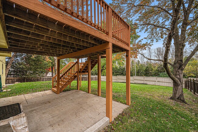 Building Photo - 1401 NE Weddle Ln