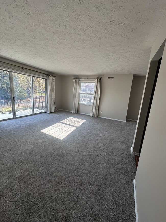 Building Photo - 1155 Charter Oak Ln