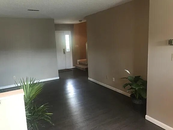 Building Photo - 2104 Silverbrook Dr