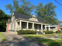 Building Photo - 1 Bedroom 1 Bath Triplex Apartment in Opelika Available August!