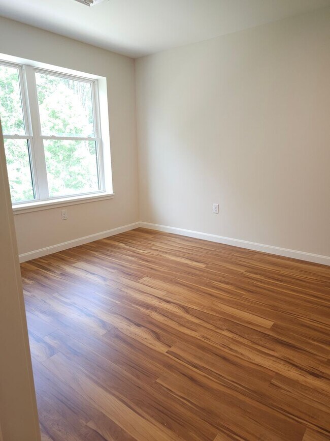 Building Photo - Village at Autumn Pond II: One Bedroom wit...