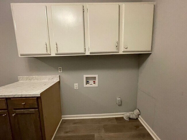 Building Photo - 01022