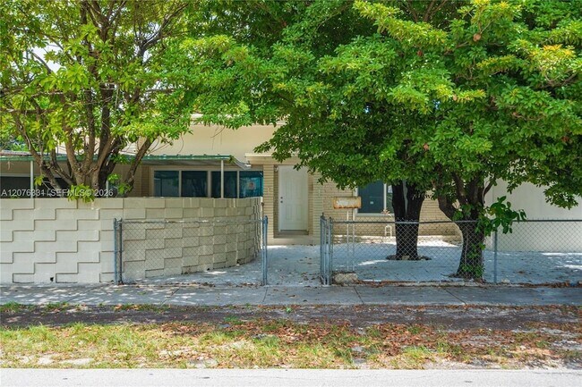Building Photo - 1701 NW 19th Ave