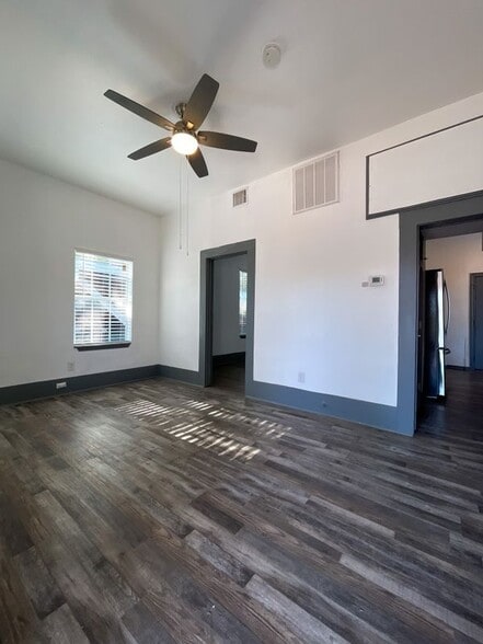 Building Photo - 802 Montana St