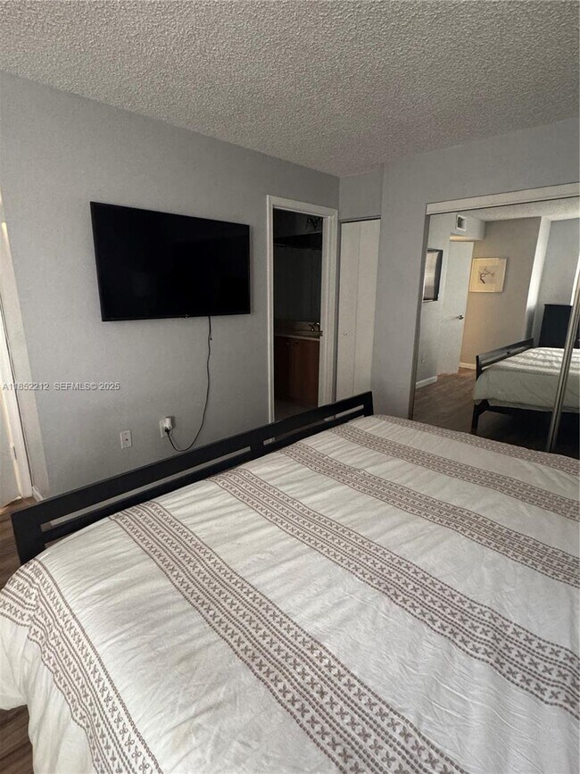 Building Photo - 1165 Crystal Way