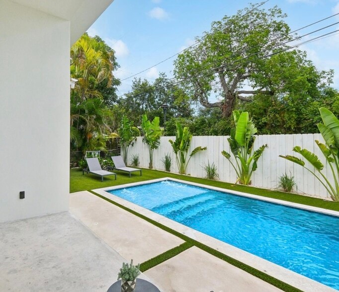 Building Photo - 510 NW 50th St