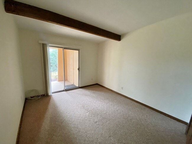 Building Photo - TOWNHOME - VILLAGE OF OAK CREEK