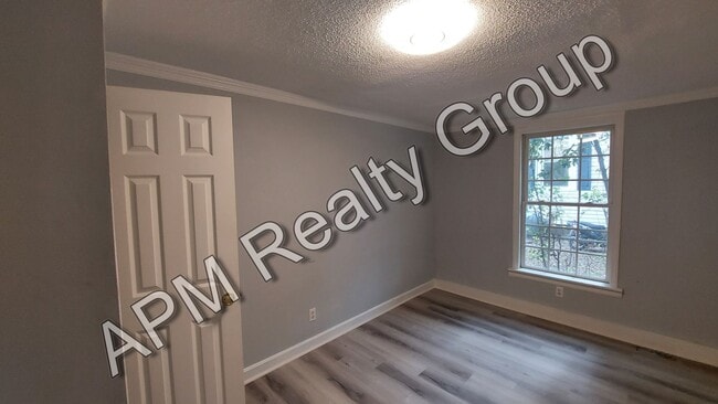 Building Photo - Two bedroom duplex off Bluff Road