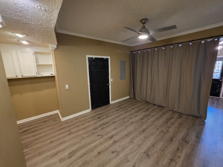 Building Photo - 3374 Royal Oaks Dr