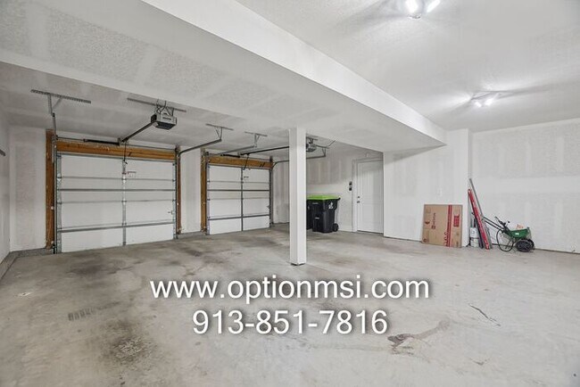 Building Photo - Beautiful 3-Bedroom Home with Modern Finishes & Fantastic Amenities!