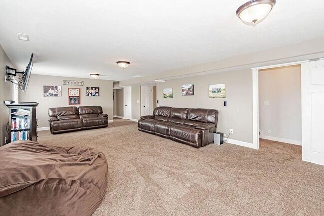 Building Photo - LOCATION, LOCATION, LOCATION - 4 Bedroom 3 Bath Home with TONS of storage. THIS PRICE INCLUDES TH...