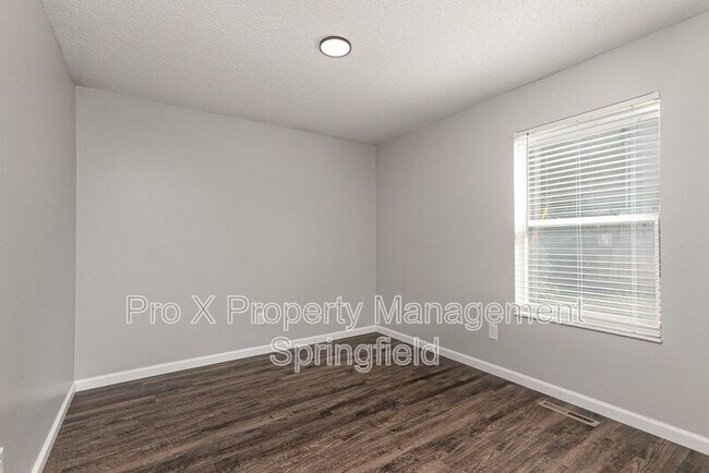 Building Photo - 1147 E Elm St