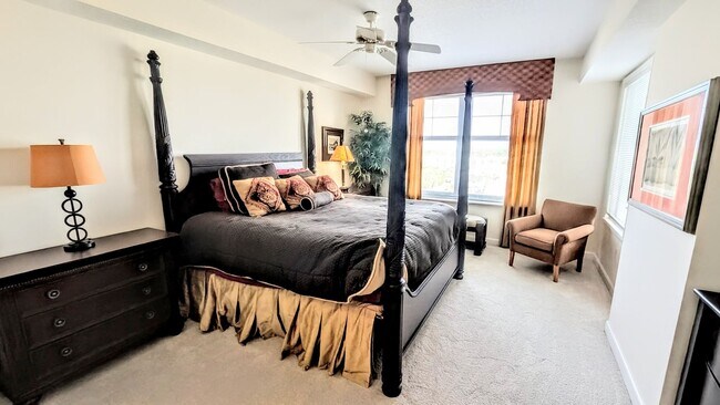 Building Photo - SEASONAL/ SHORT-TERM TURNKEY FURNISHED- 2 /2 AT THE RENAISSANCE DOWNTOWN!!