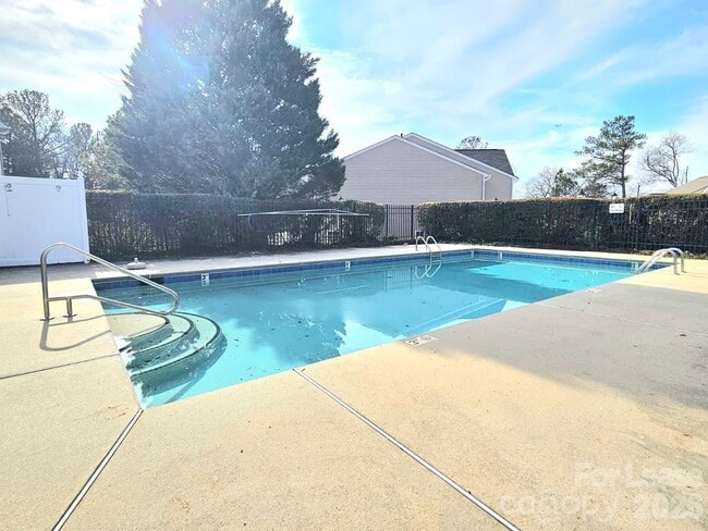 Building Photo - 2534 Madeline Meadow Dr