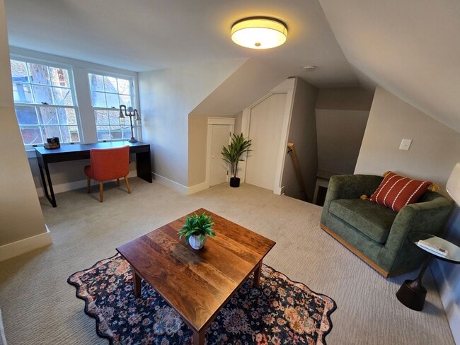 Building Photo - NEW LISTING!!!!!