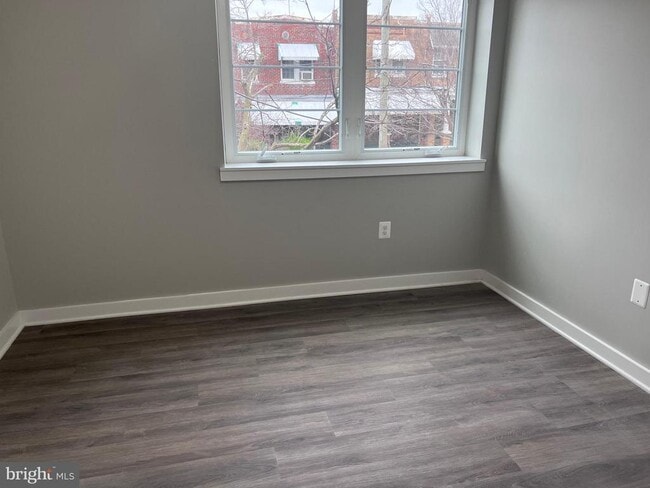Building Photo - 622 Girard St NE