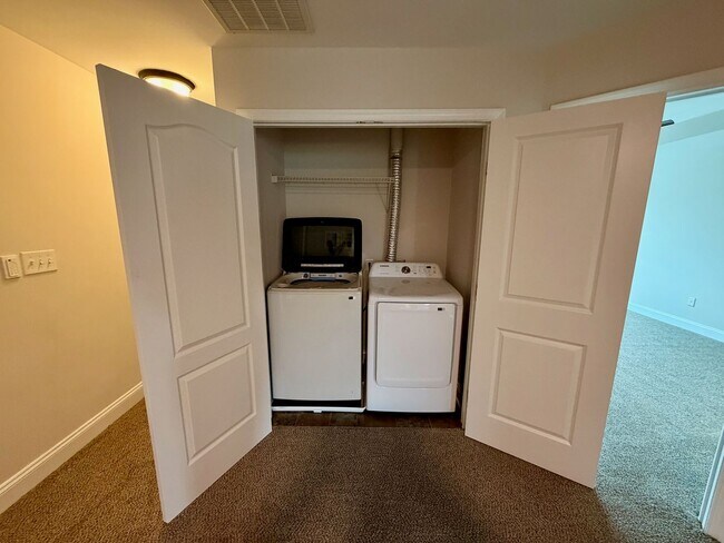 Building Photo - 208 Whitley