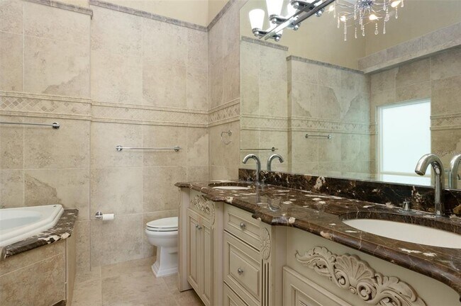 Building Photo - 11820 Capri Cir S