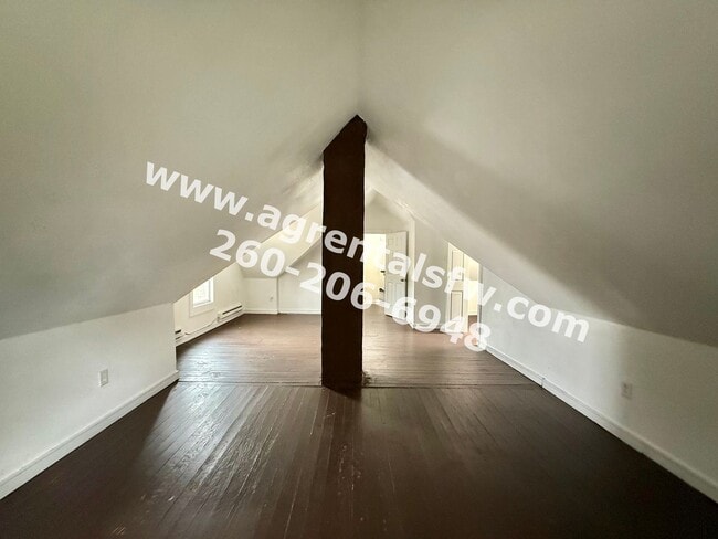 Building Photo - 4 Bedroom House- (Section 8 OK!)