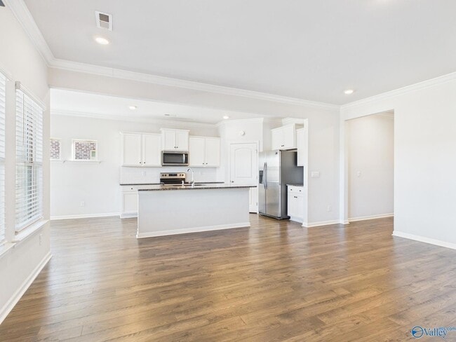 Building Photo - 506 E River Landing Blvd