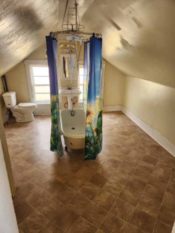 Building Photo - 265 W Beaver St