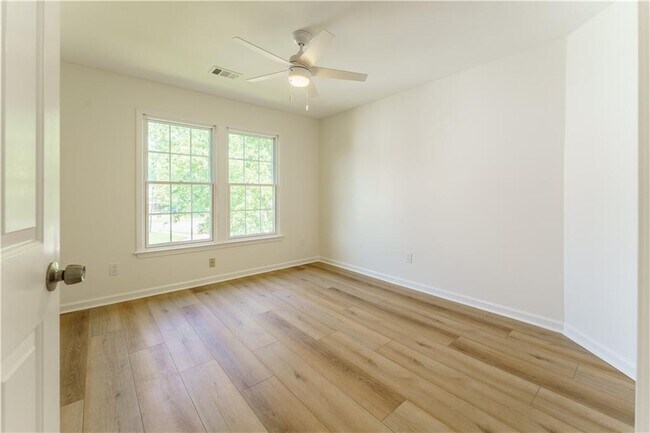 Building Photo - 3272 Pomarine Ln NW
