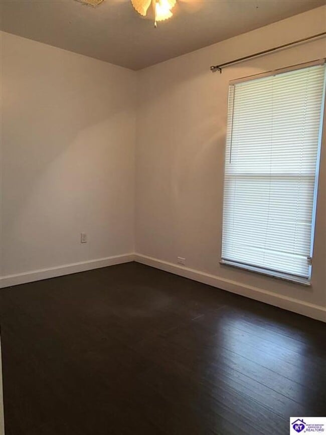 Building Photo - 1506 W Elm Rd