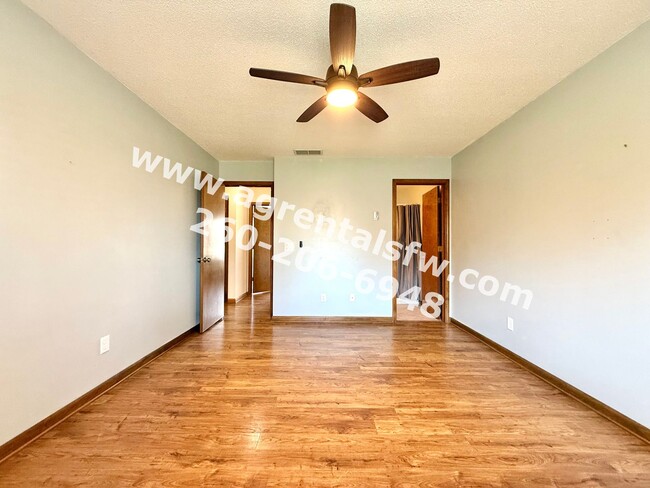 Building Photo - 3 Bedroom House