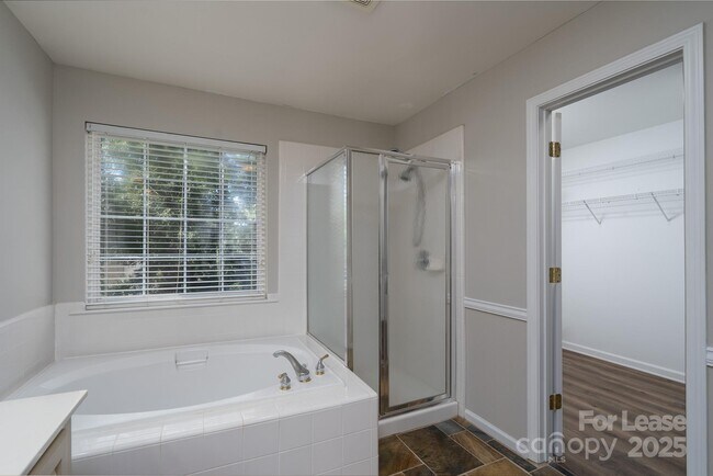 Building Photo - 604 Queenswater Ln