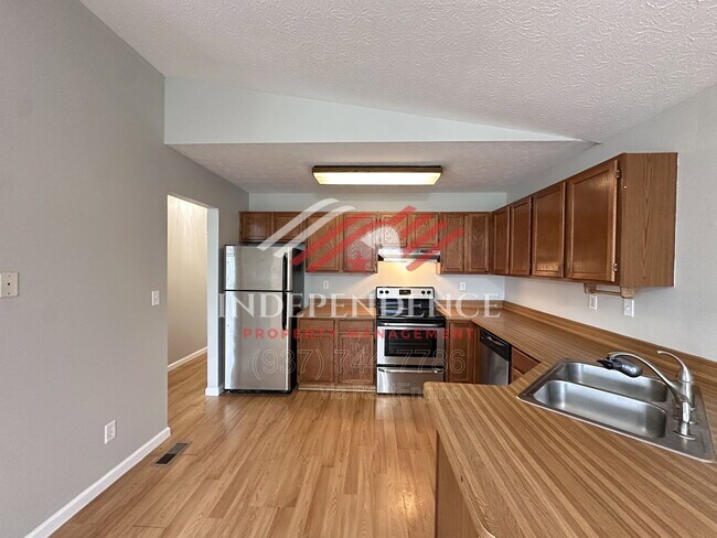 Building Photo - 2385 Fieldstone Cir