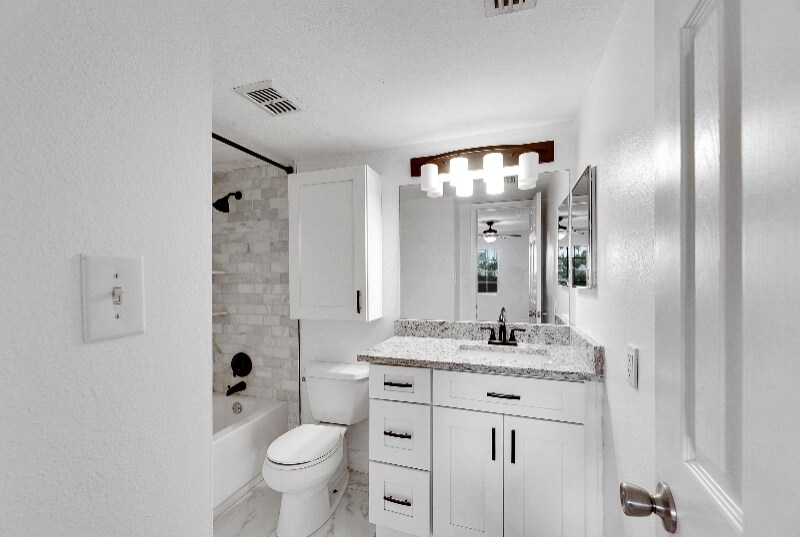 Building Photo - 5304 W Kennedy Blvd