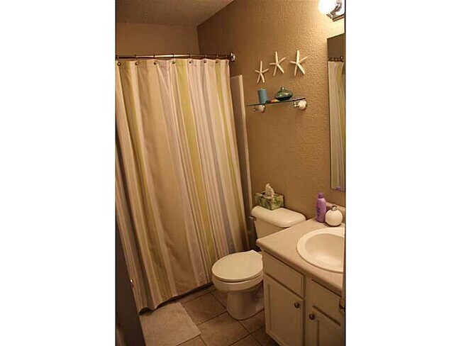 Building Photo - 14422 Forsythia Ln