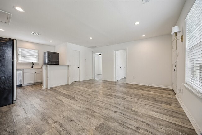 Building Photo - 2610 Cochran St