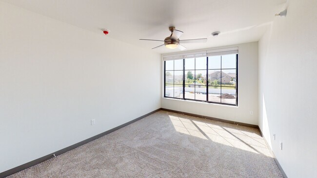 Building Photo - Hidden Creek