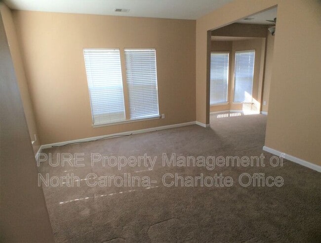 Building Photo - 18040 Delmas Dr