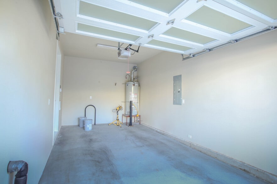 Building Photo - 910 Grove SW St