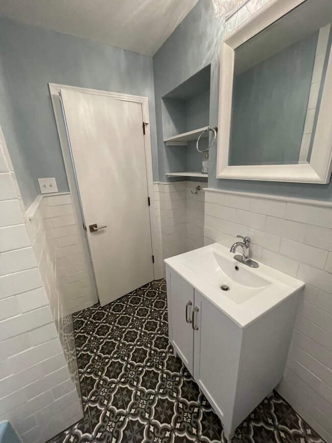 Building Photo - Stonewall