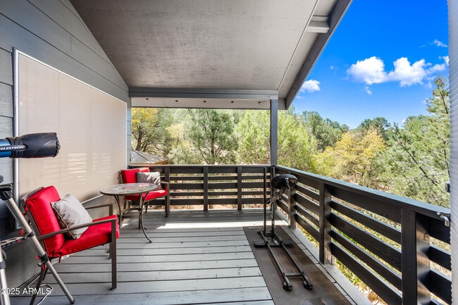 Building Photo - 1207 N Arrowhead Dr