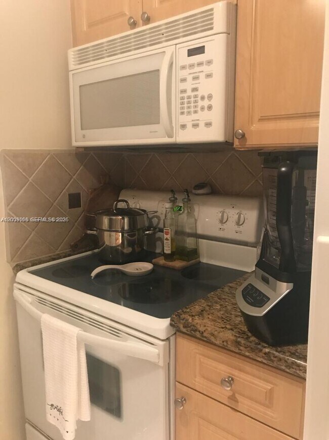 Building Photo - 4163 SW 67th Ave