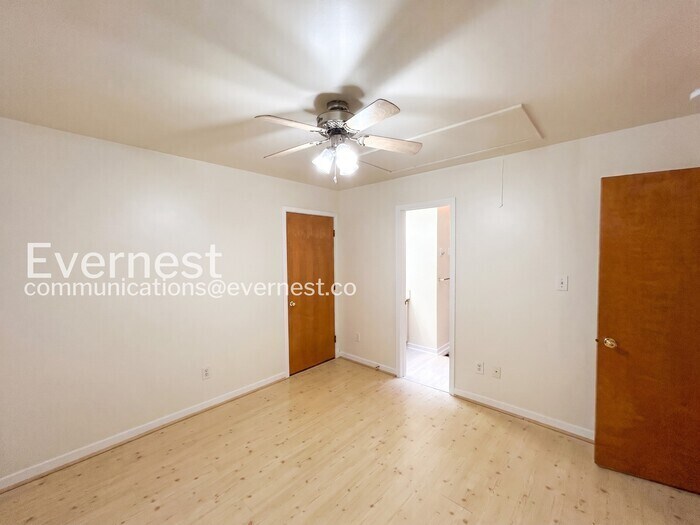Building Photo - 128 Sharps Rd
