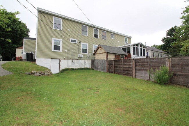 Building Photo - 4 Bicknell St