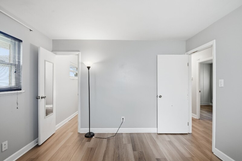 Building Photo - 5104 Elmhurst Dr