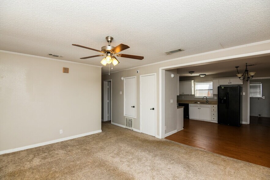 Building Photo - 505 Plainview Dr
