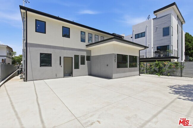 Building Photo - 225 N Burlington Ave