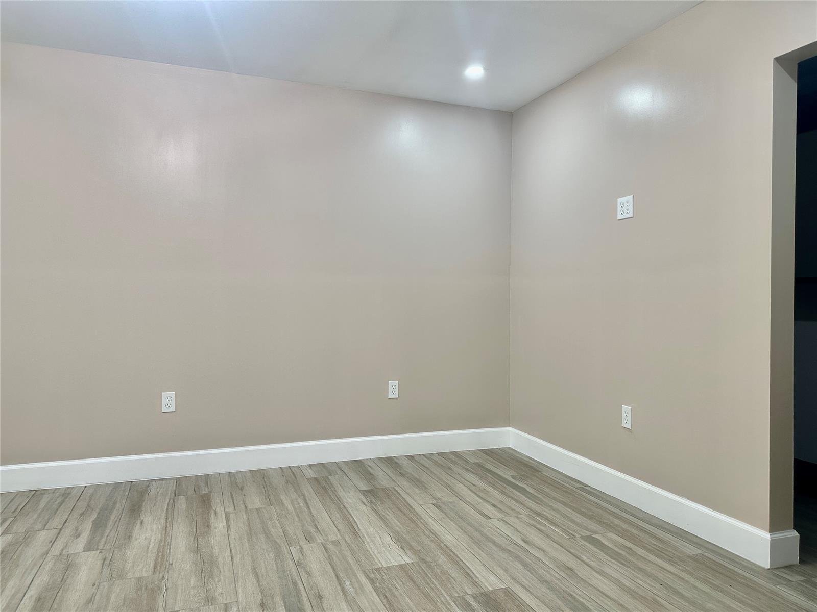 Building Photo - 1650 SW 117th Ave