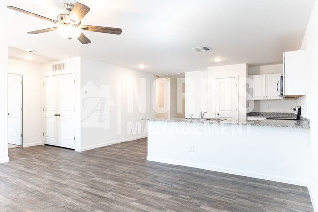 Building Photo - NEW Home Located Near the Golf Course