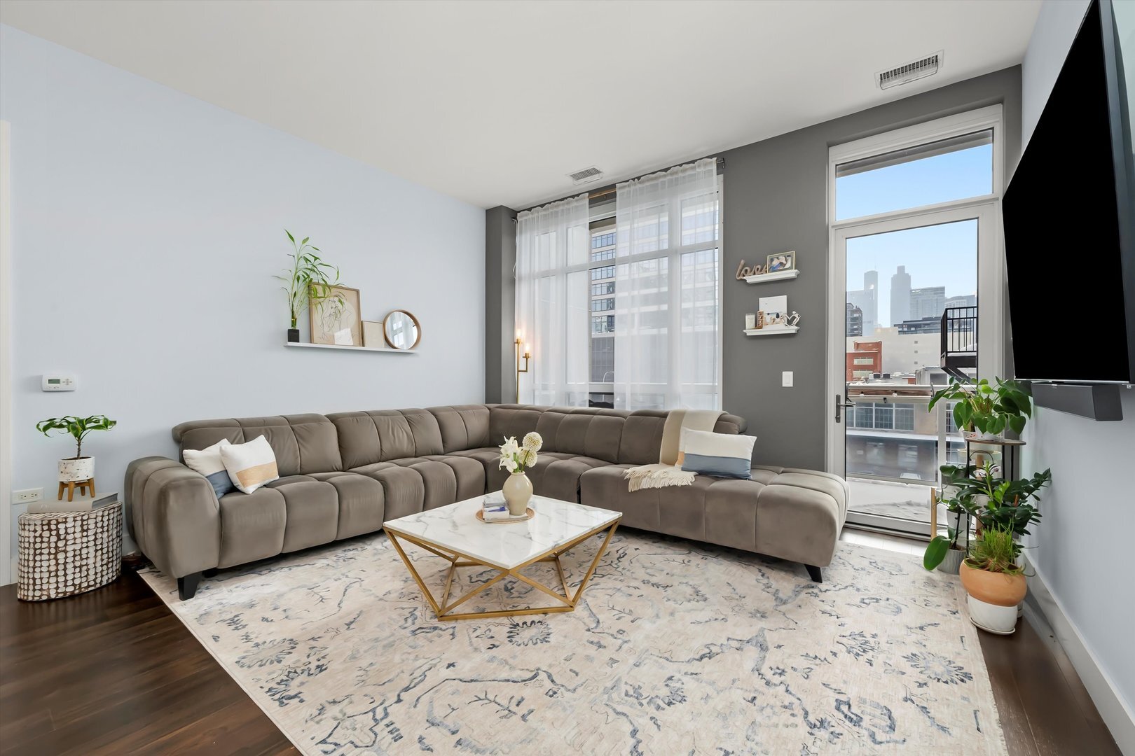 Building Photo - 367 W Locust St